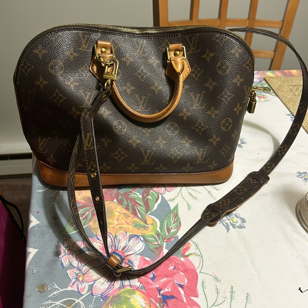 UP FOR SALE IS A REAL LUIS VATTAN POCKET BOOK,AND LEATHER THROUGHOUT!